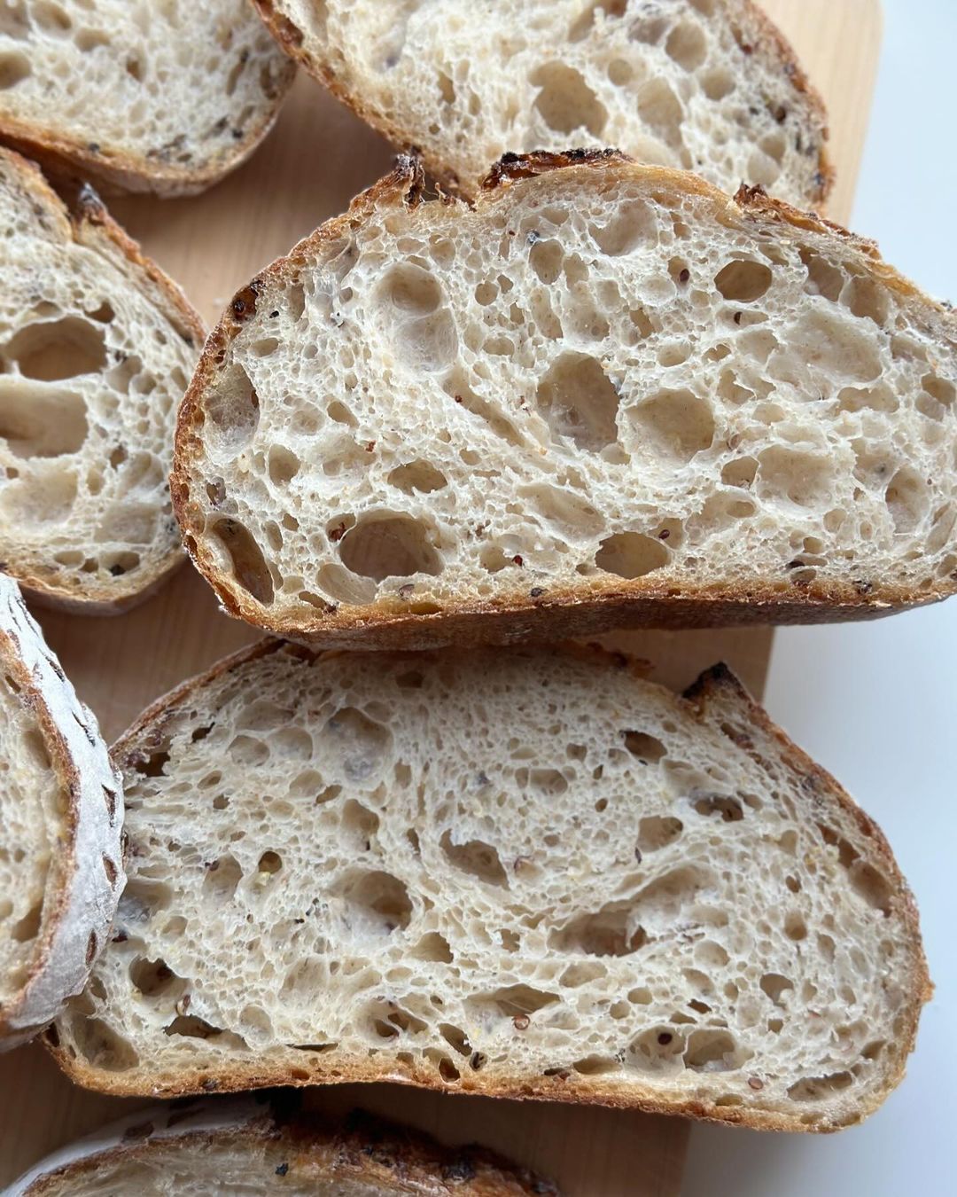 A perfect blend of health and flavor: delicious quinoa sourdough