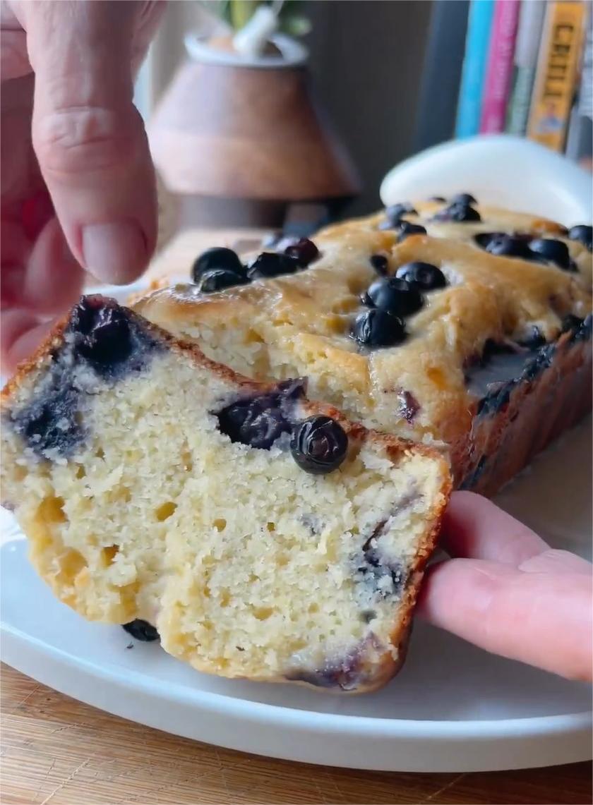 blueberry cake with almond flour