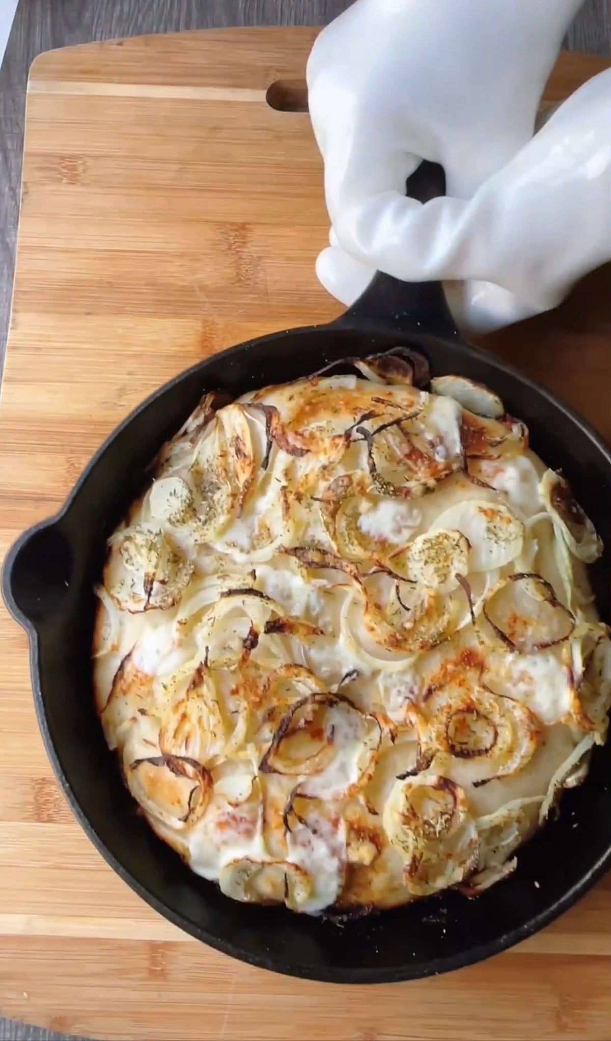 Delicious cheesy pan pizza recipe