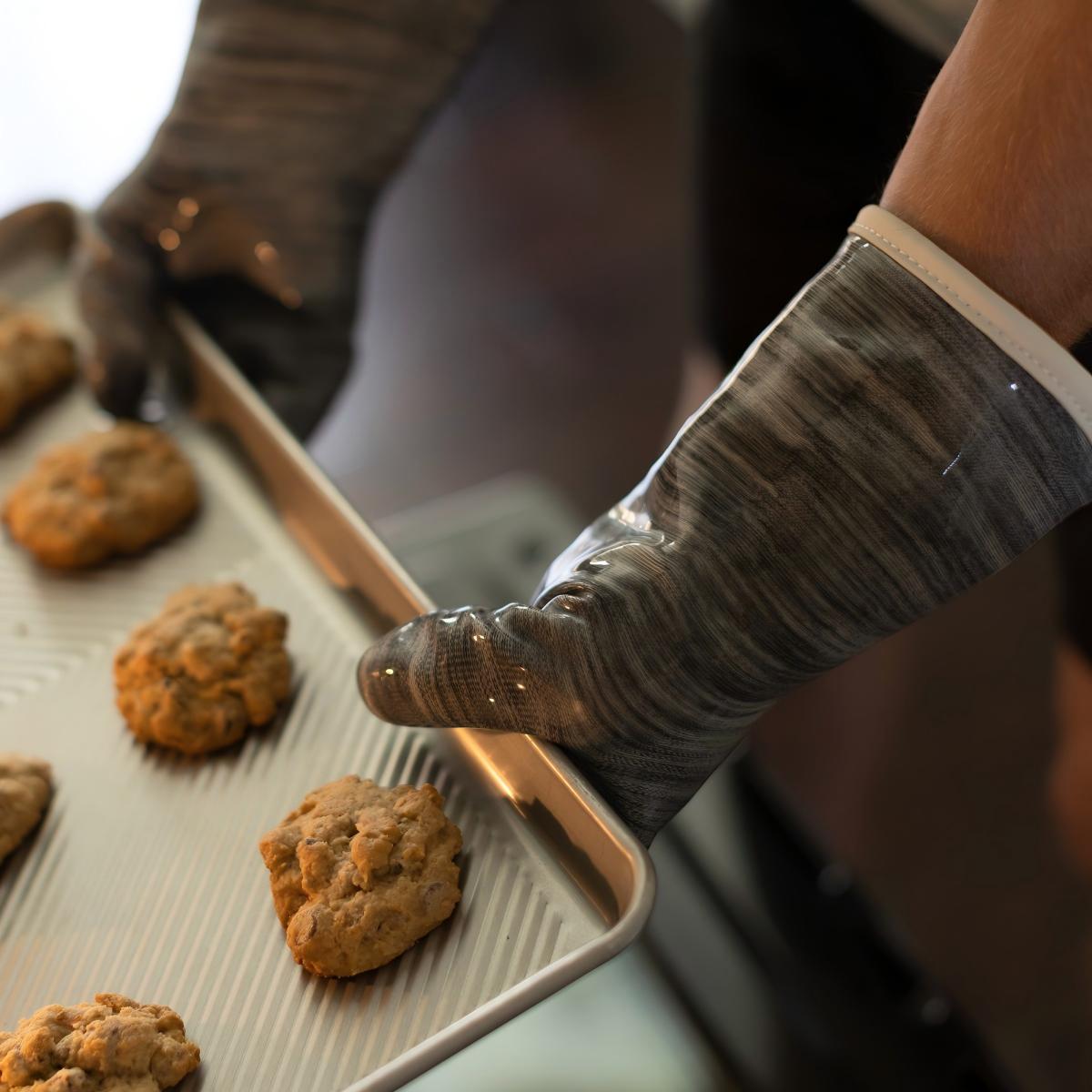 12" Liquid Silicone Oven Gloves | Gray